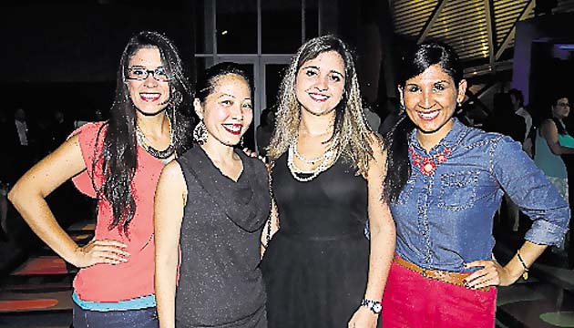 2. Karol Samán, Lili Wong, Liz Reyes y Ofelyn Pérez.