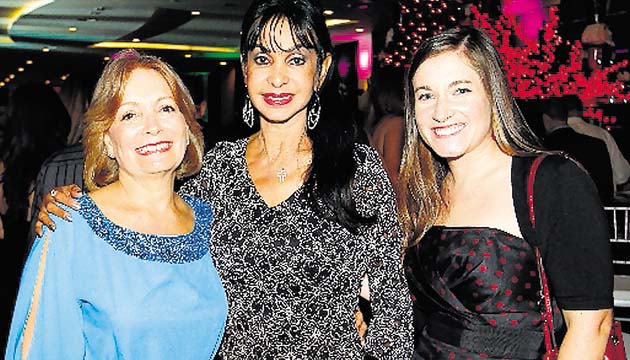 4. Carmen de Tapia, Vielka de Fernández y César Nelson.