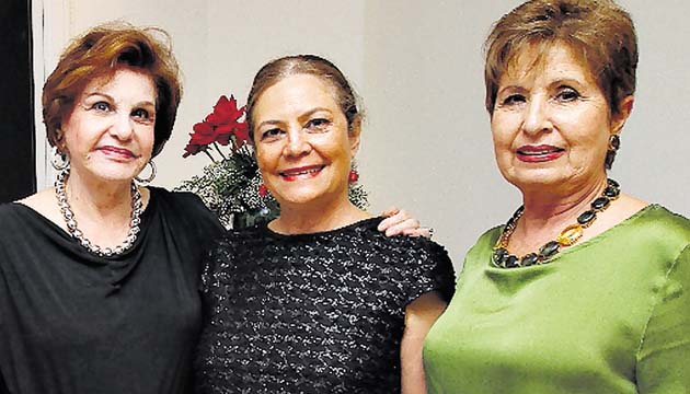 8. Vilma Cordovez, Carmen de Carles y Klidy Molla.