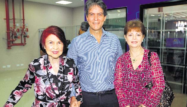 4. Olga de Benedetti, Eloy Benedetti y Lynette Benedetti.