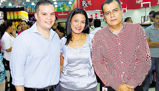 5. Álvaro Estrada, Milena Rueda y Arnulfo Álvarez.