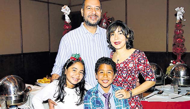 2. Juan Carlos Brown, Marisín Reina, Valeria Brown y Juan Pablo Brown.