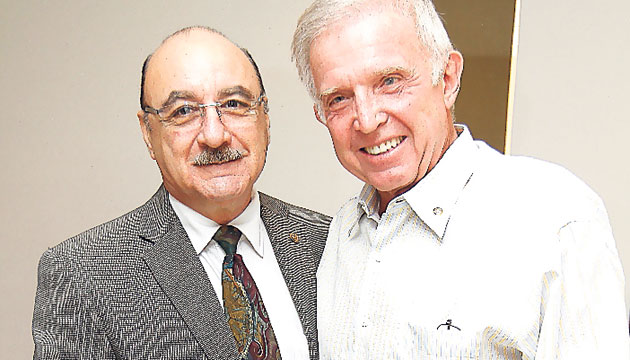 4. Alfredo Arias, Marisín Villalaz y Jaime Espinosa.