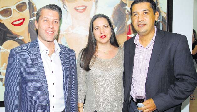 5. David Abadi, Miriam de Beltrán y Edwin Beltrán.