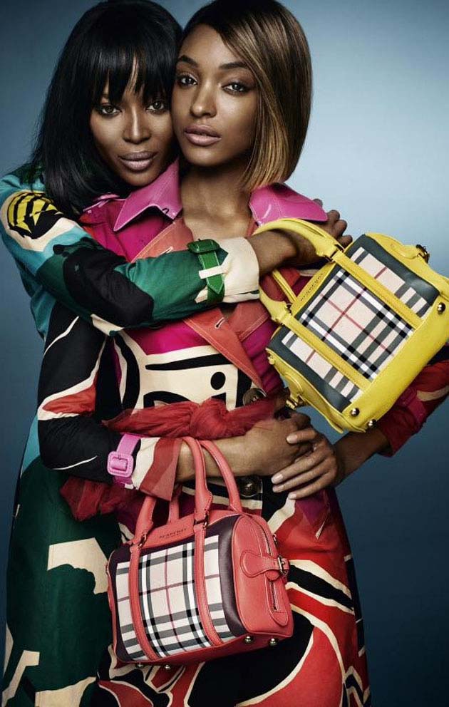 Naomi Campbell y Jourdan Dunn para Burberry 2015