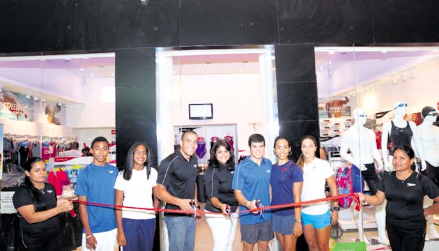 Speedo inauguró tienda en Metromall ()