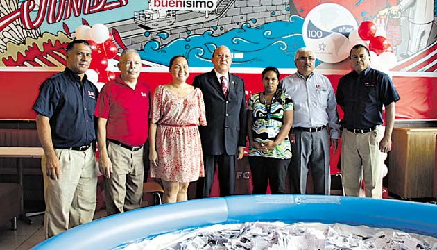 KFC realizó tómbola en celebración de sus 45 años