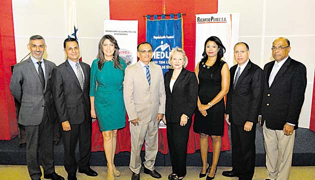 Ricardo Pérez, S.A. y Meduca entregan certificados