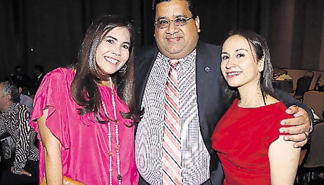 2. Iris Allen, Pedro Adolfo Detresno y Nadia de Detresno.