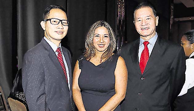 4. Chin Shun, Yeritza Deir y Ricardo Lee Choy.