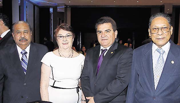 5. Eduardo Rodríguez, Aida de Rodríguez , Waltter Medrano y Ramón Young.