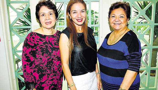 5. Rebeca de Gerajales, Marissa de Bonilla y Mariana de Lee.
