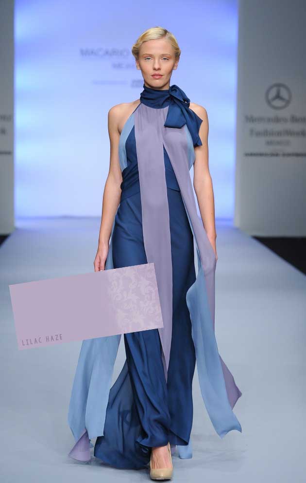 Diseñador mexicano usa el color lila como decoración a este traje azul