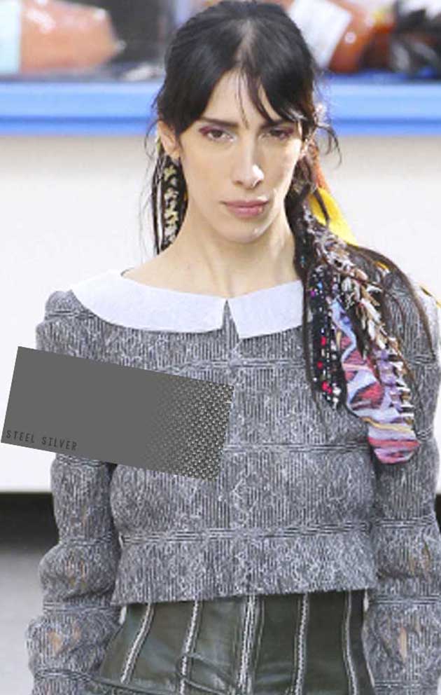 El gris en las pasarelas no deja de salir de moda, aquí, Chanel
