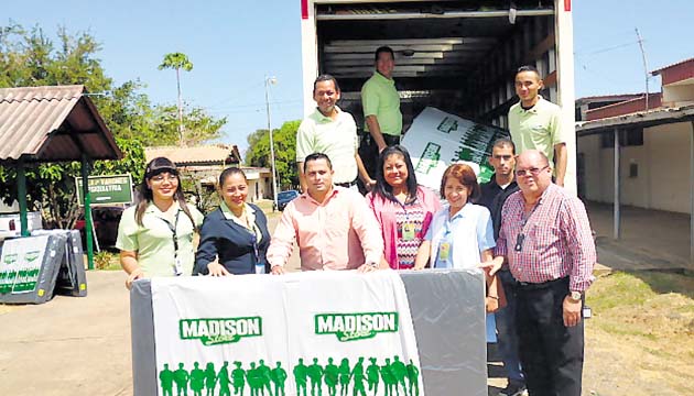 Madison Store entrega donación en La Villa