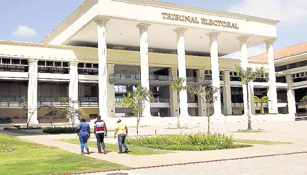 Decisión. No fue hasta el viernes 6 de marzo cuando el Tribunal Electoral procedió a levantarle el fuero a Córdoba, quien corrió como candidato a representante por el corregimiento de San Francisco por el Partido Panameñista. 20 días después se le formularon cargos.
