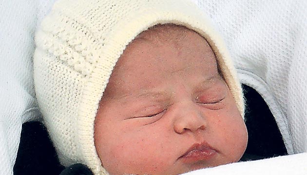 La nueva heredera pesó al nacer más de 8 libras.(AP)