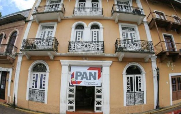 Requisitos legales. En el PAN tampoco hubo respuestas sobre el porqué se le otorgó de manera directa el contrato a Panamá Trucking y si el mismo cumplió con todos los trámites legales que exige la Ley de Contrataciones Públicas y el Código Administrativo.