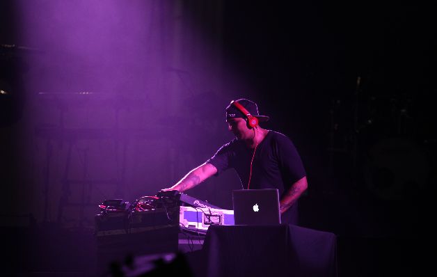 Fidel Coronado calentó la noche con sus ‘beats’.