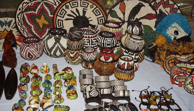 Las artesanías son muy gustadas por sus vistosos colores. / Alcides Rodríguez Emberá Parará Purú: pueblo lleno de historia y tradición