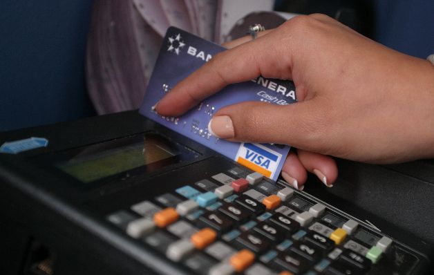Expertos recomiendan que si se quiere ahorrar de verdad, no es suficiente con tener solo una buena tarjeta de crédito. Es necesario combinarla con una actitud proactiva y una buena cuenta remunerada, de esta forma, el ahorro estará más que asegurado. Ahorre plata al comprar con su tarjeta de crédito