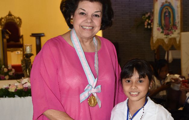 4. Alumna ganadora del primer premio de la categoría de pictórico nivel I, Génesis María Araúz Guerra, estudiante del segundo grado de la escuela Doleguita, en la provincia de Chiriquí. 