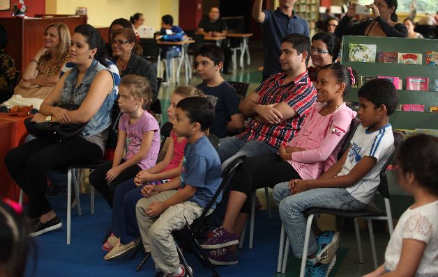 Fue una amena presentación que disfrutaron todos. / Marly Domínguez Fue una amena presentación que disfrutaron todos. / Marly Domínguez