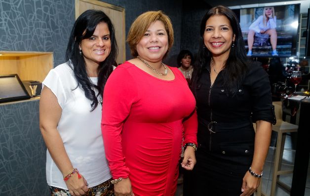 2. Mónica Muñoz, Ileana Villalobos y Maité Quirós. 2. Mónica Muñoz, Ileana Villalobos y Maité Quirós.