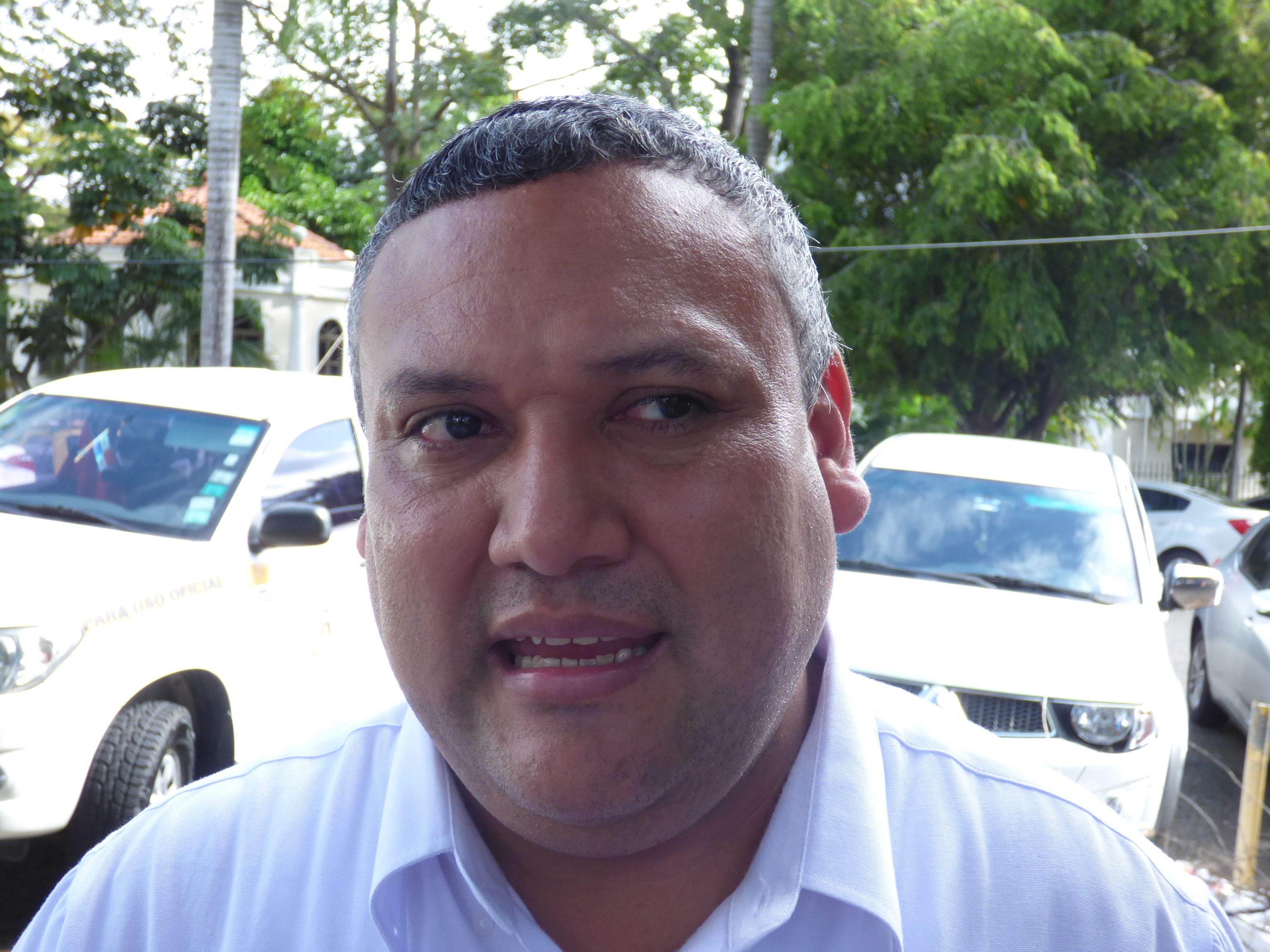 Padres enfrentan inicio de clases con recorte de ayudas
