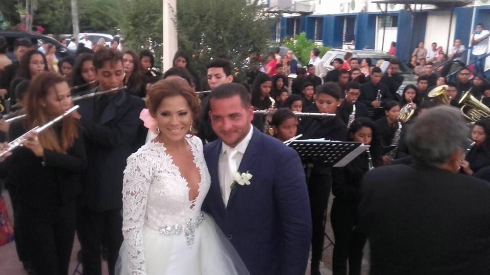 La pareja celebró su boda en una parroquia de Chitré en febrero pasado / Cortesía.
