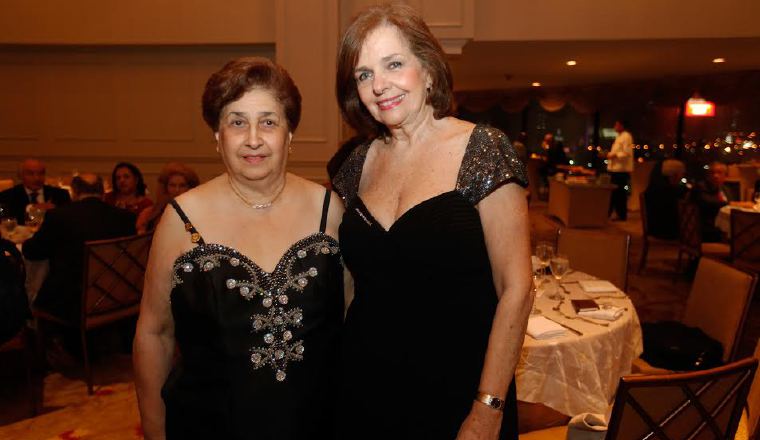 4. Marcela González y Evelyn de García Borge. 4. Marcela González y Evelyn de García Borge.