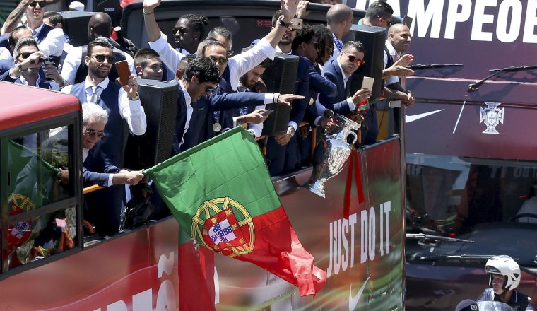 Los aficionados se tomaron las calles de Lisboa ayer. Los aficionados se tomaron las calles de Lisboa ayer. /Foto EFE