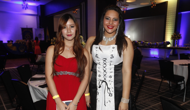 2. Angélica Lee y Astrid Bonilla.