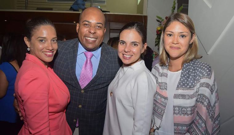3. Meilyn Velázquez, Francisco Corbin, Eliana Onsal y Alexandra Espino.