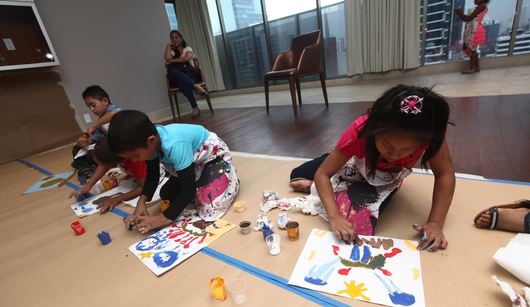 Con mucho entusiasmo y empeño, los niños hicieron sus trabajos. Con mucho entusiasmo y empeño, los niños hicieron sus trabajos.