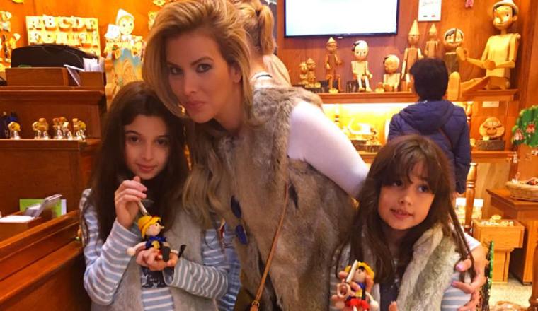Disfruta al máximo el tiempo con sus hijas. Disfruta al máximo el tiempo con sus hijas.