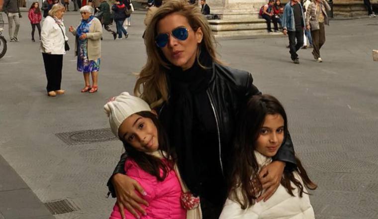 Massiel, junto a sus hijas, durante un viaje a Francia. Massiel, junto a sus hijas, durante un viaje a Francia.