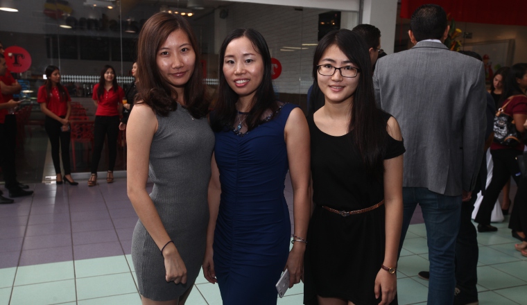 3. Cindy Xu, Fanny Wu e Ivy Zhong. 3. Cindy Xu, Fanny Wu e Ivy Zhong.