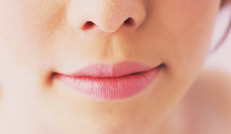 Labios rosas son signos de buena salud. ¡Atenta!_ Labios rosas son signos de buena salud. ¡Atenta!_