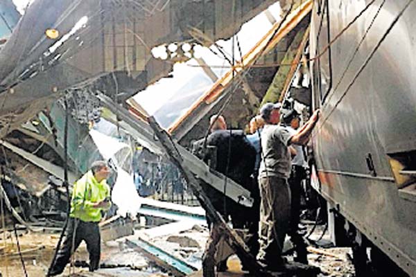 Descarrilamiento de  tren en Nueva Jersey causa tres víctimas fatales