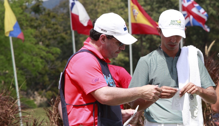 Eduardo Arango fue su 'caddie'.