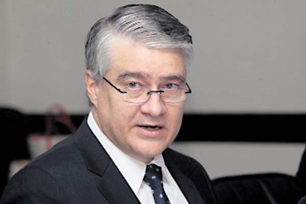 Los expertos desconfían de las previsiones del MEF para el 2017
