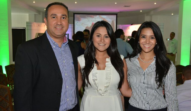 4. Erick Lamboglia, Diana Gálvez y Lorena Polo. 4. Erick Lamboglia, Diana Gálvez y Lorena Polo.