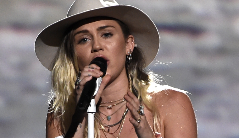 Todos querían ver a una Miley Cyrus totalmente renovada. Todos querían ver a una Miley Cyrus totalmente renovada.