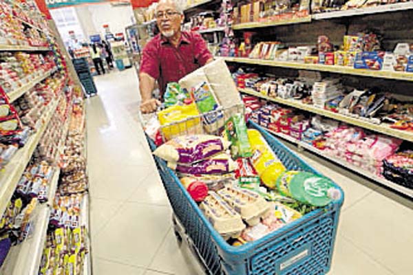 Personas evitan comer afuera por seguridad y para ahorrar dinero