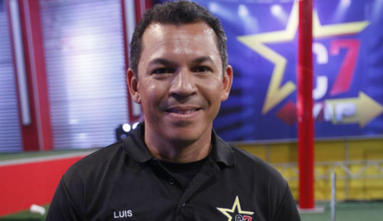 ¡Él es el que necesita ayuda!