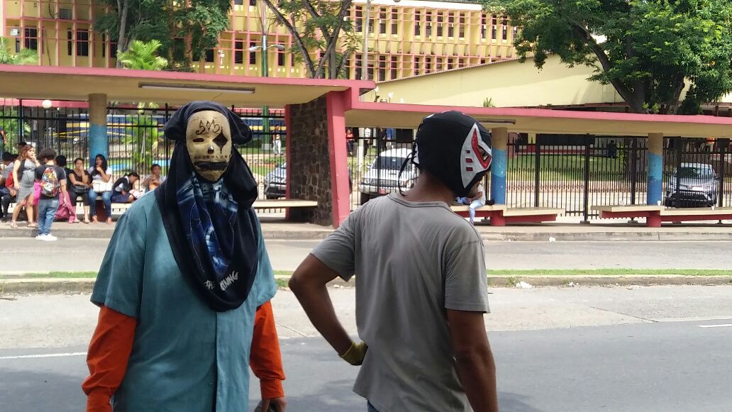 El rector Eduardo Flores señaló que los enmascarados no son estudiantes de la UP / Redes sociales.