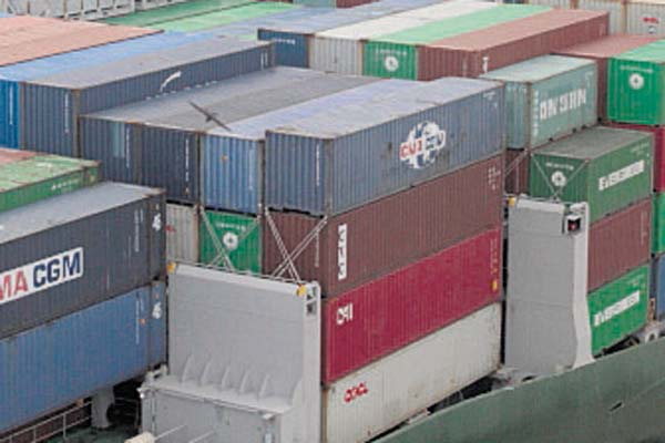Nuevo récord en el tránsito de portacontenedores por el Canal