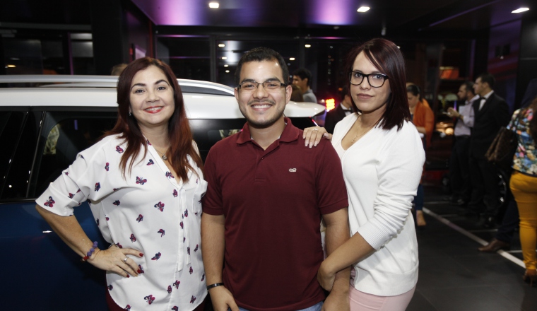 4. Marietta Díaz, Camilo Araúz y Ahyain Aizpurúa.