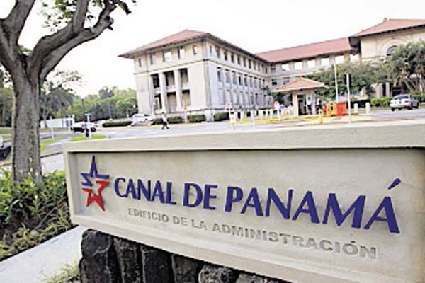 El Canal de Panamá busca potenciar la ruta con otros  negocios